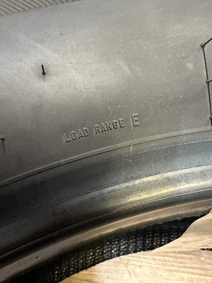 275/65/20 Bridgestone Dueler E Tires. (takeoffs)