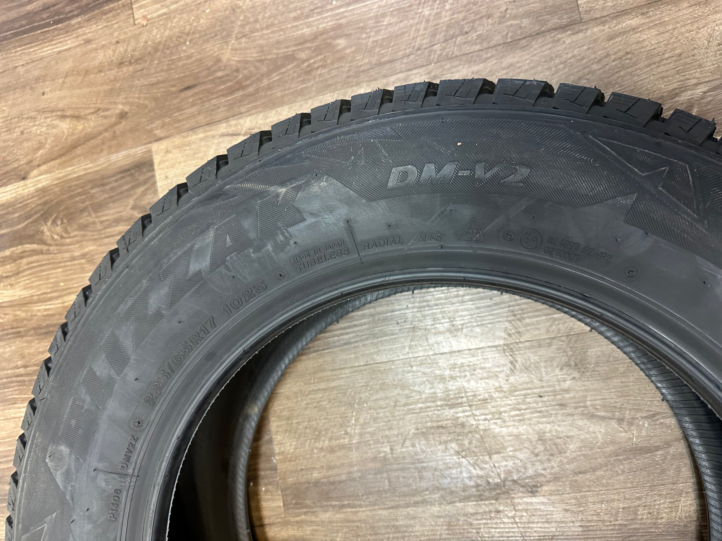 225/65/17 Bridgestone Blizzak DM-V2 Winter Snow and Ice tires