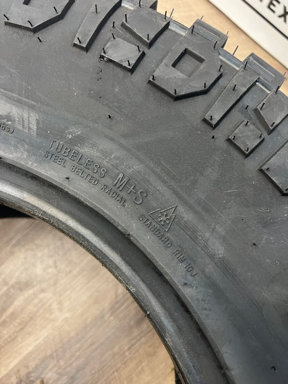 LT 37x13.5x20 Haida HD869 M/T E All Weather tires