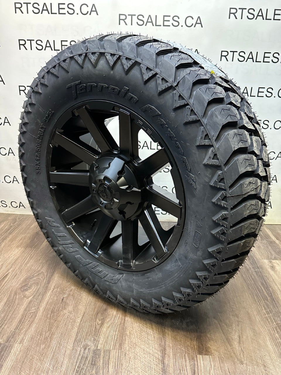 35x12.5x20 Amp Attack tires & rims 8x180 GMC Chevy 2500 3500