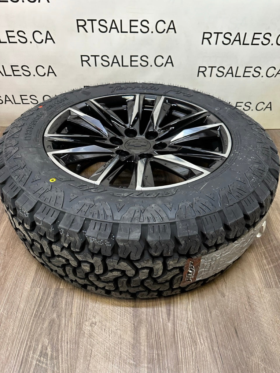 275/60/20 tires Rims 6x139.7 GMC Chevy 1500