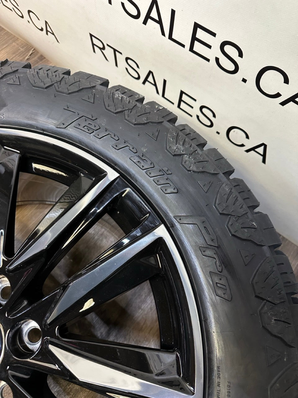 275/60/20 tires Rims 6x139.7 GMC Chevy 1500