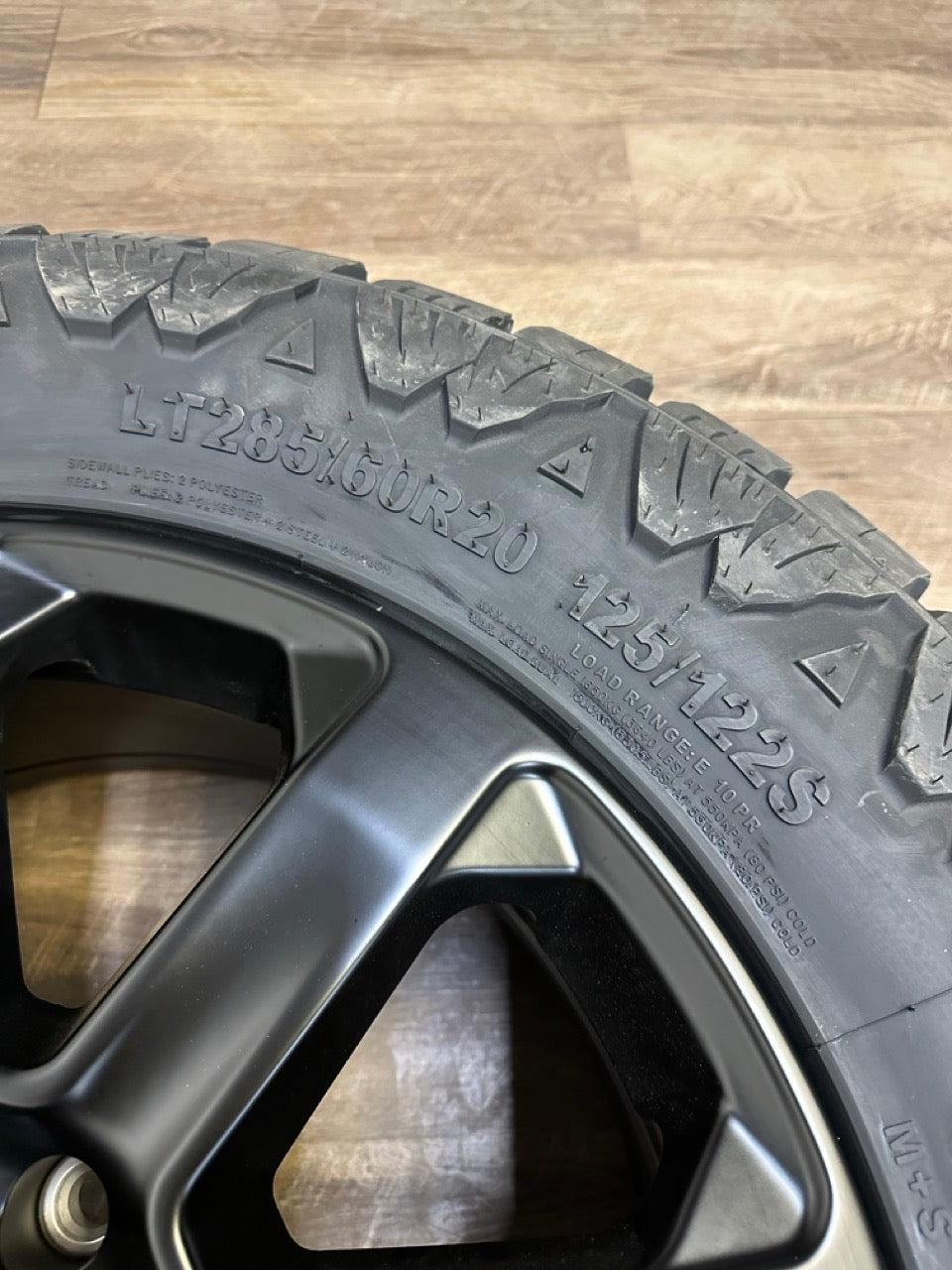 285/60/20 tires 20x8 Dodge Ram 2500/3500 Replika Rims 8x165