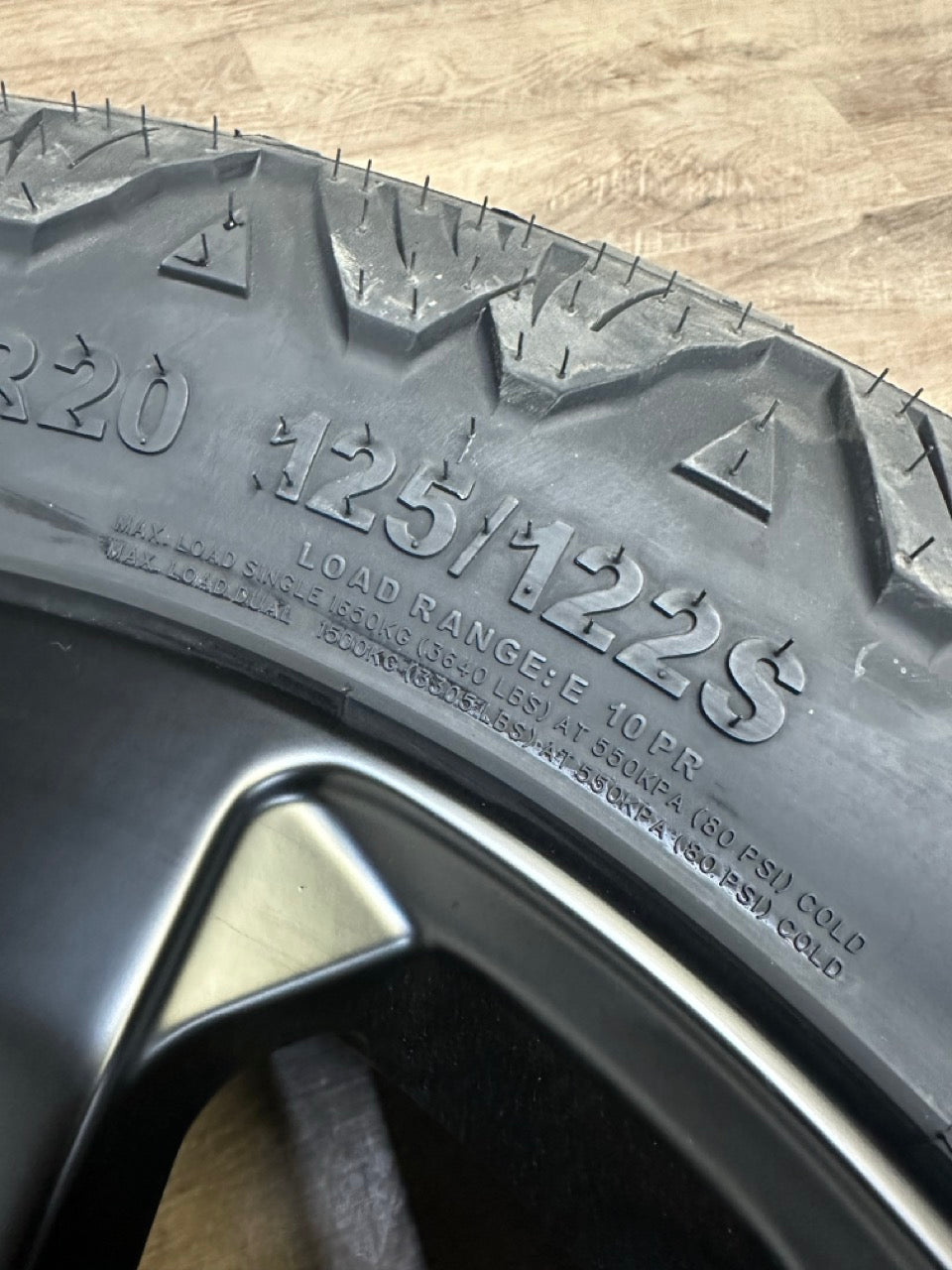 285/60/20 tires 20x8 Dodge Ram 2500/3500 Replika Rims 8x165