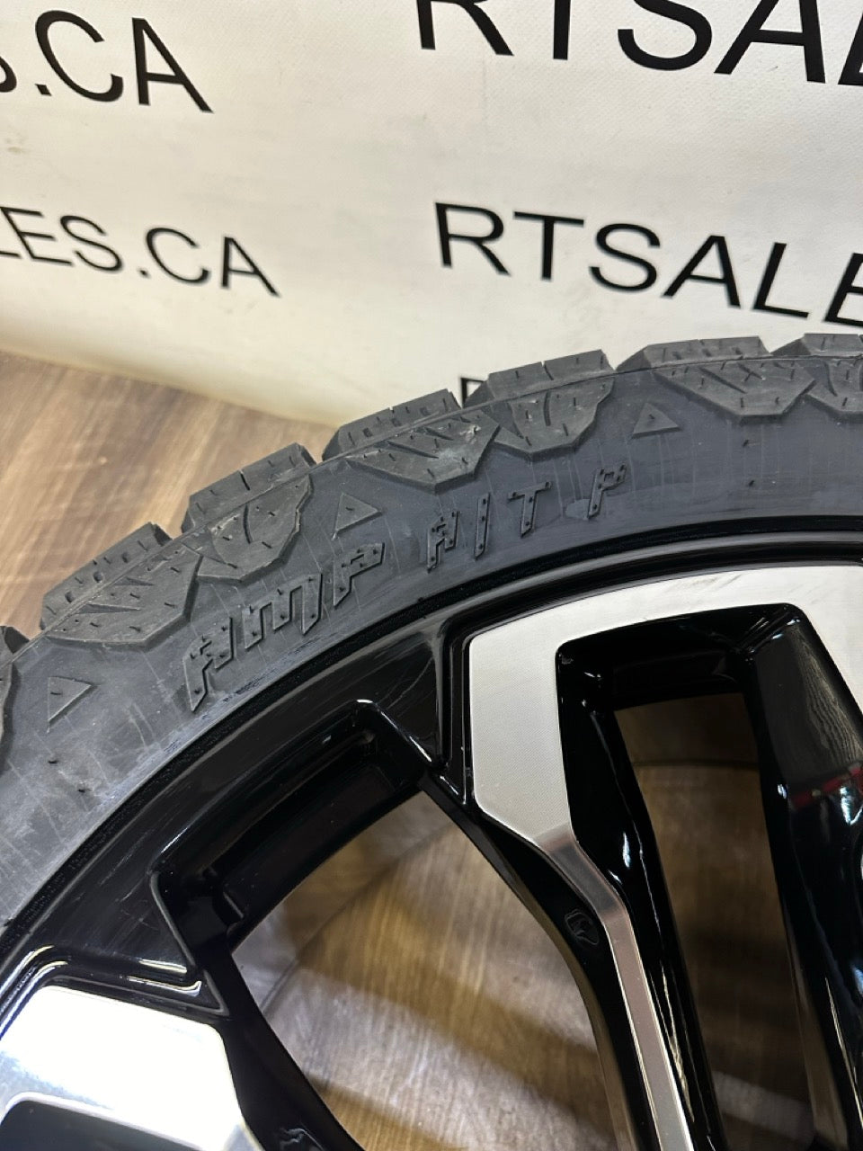 285/45/22 tires 22x9 GMC Chevy 1500 Replika Rims 6x139.7