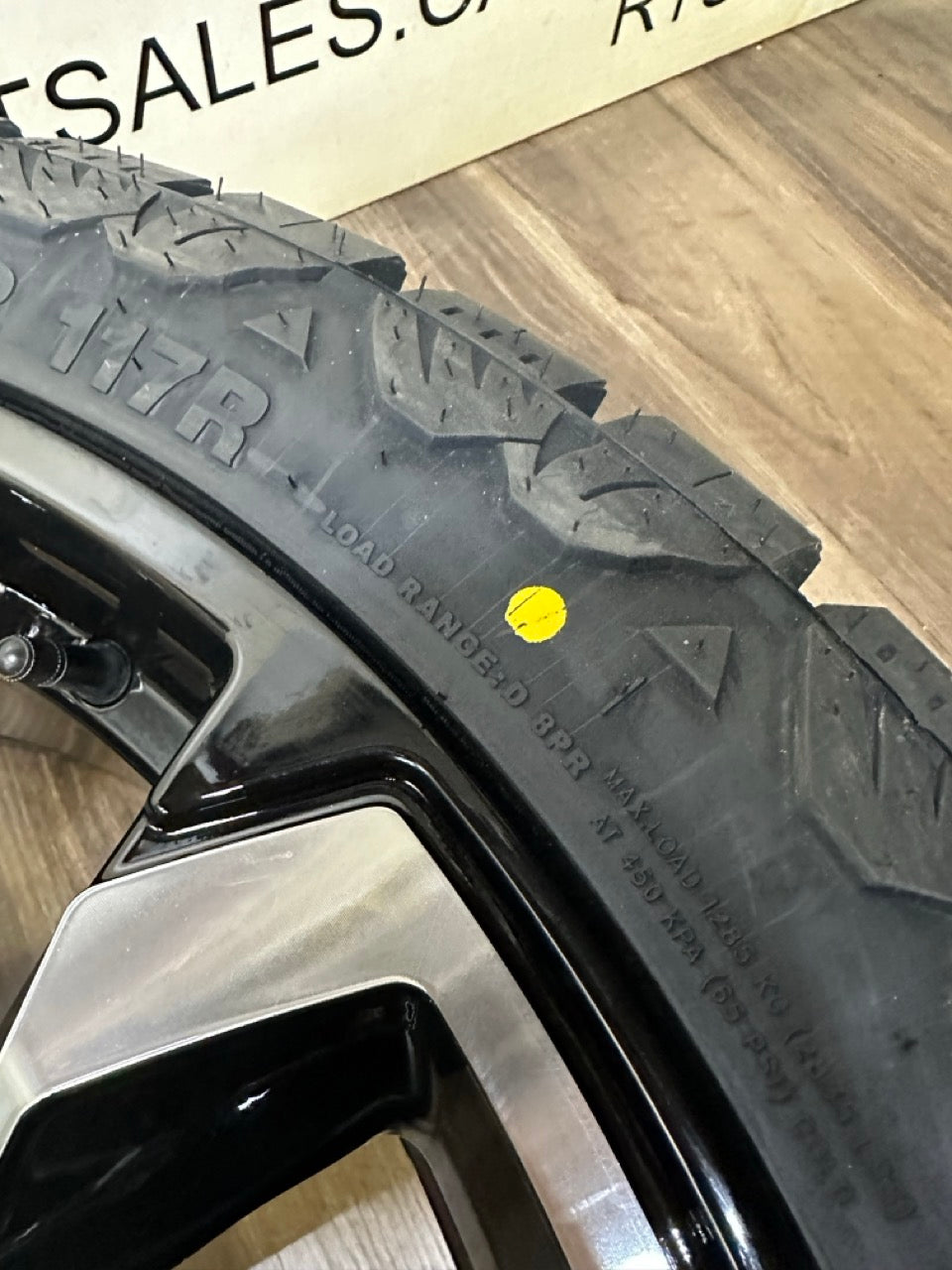285/45/22 tires 22x9 GMC Chevy 1500 Replika Rims 6x139.7