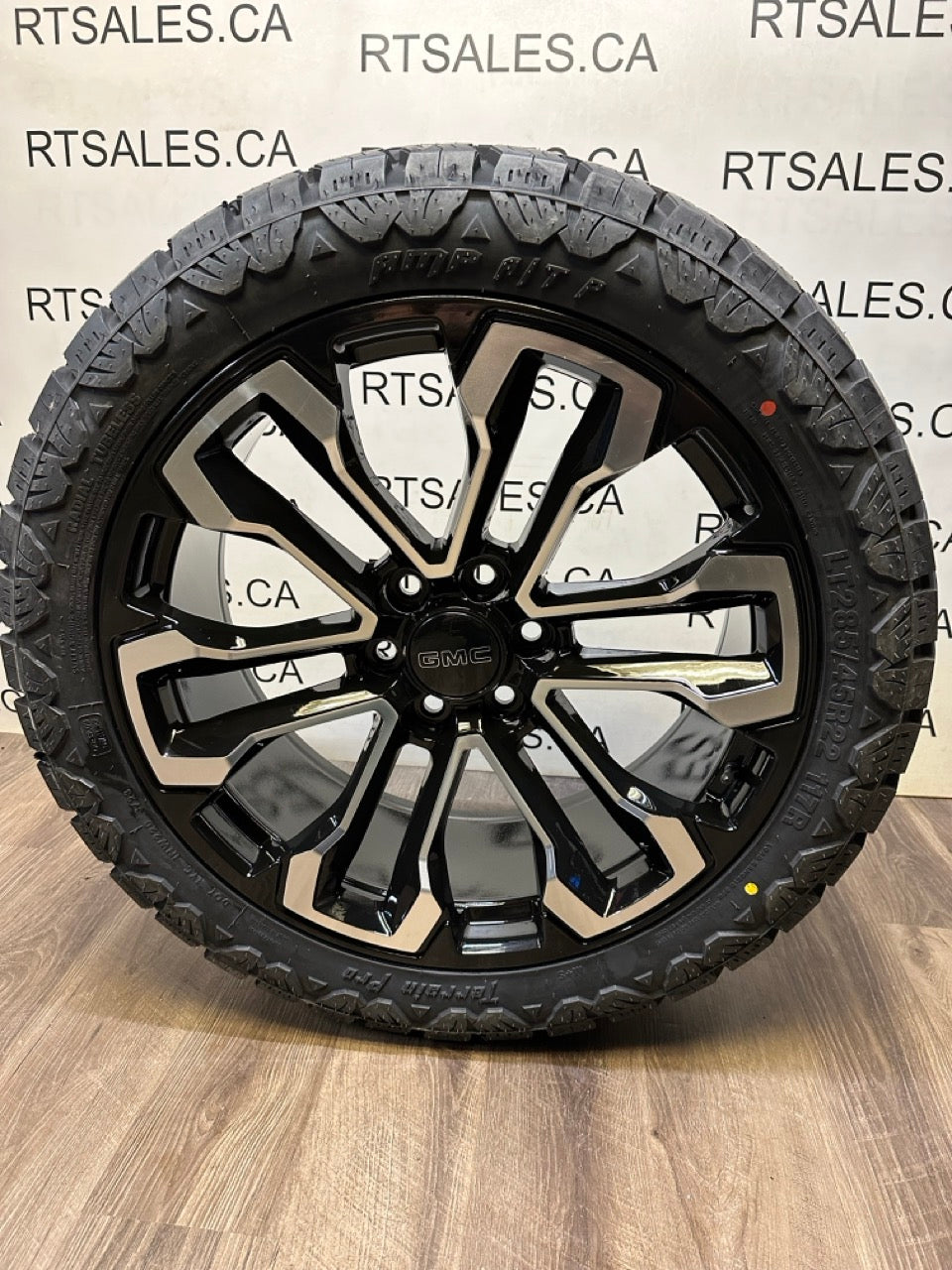 285/45/22 tires 22x9 GMC Chevy 1500 Replika Rims 6x139.7