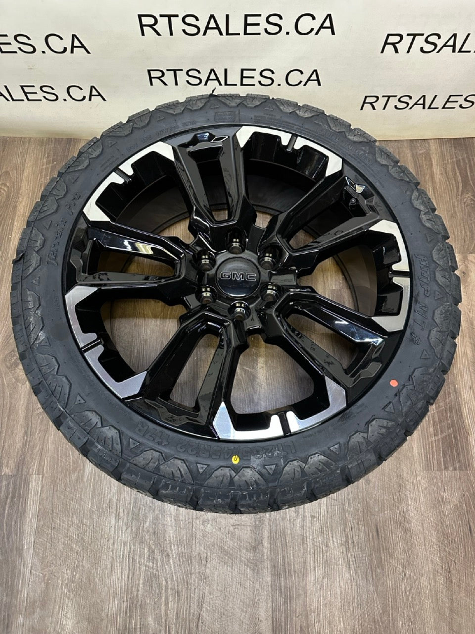 285/45/22 tires 22x9 GMC Chevy 1500 Replika Rims 6x139.7
