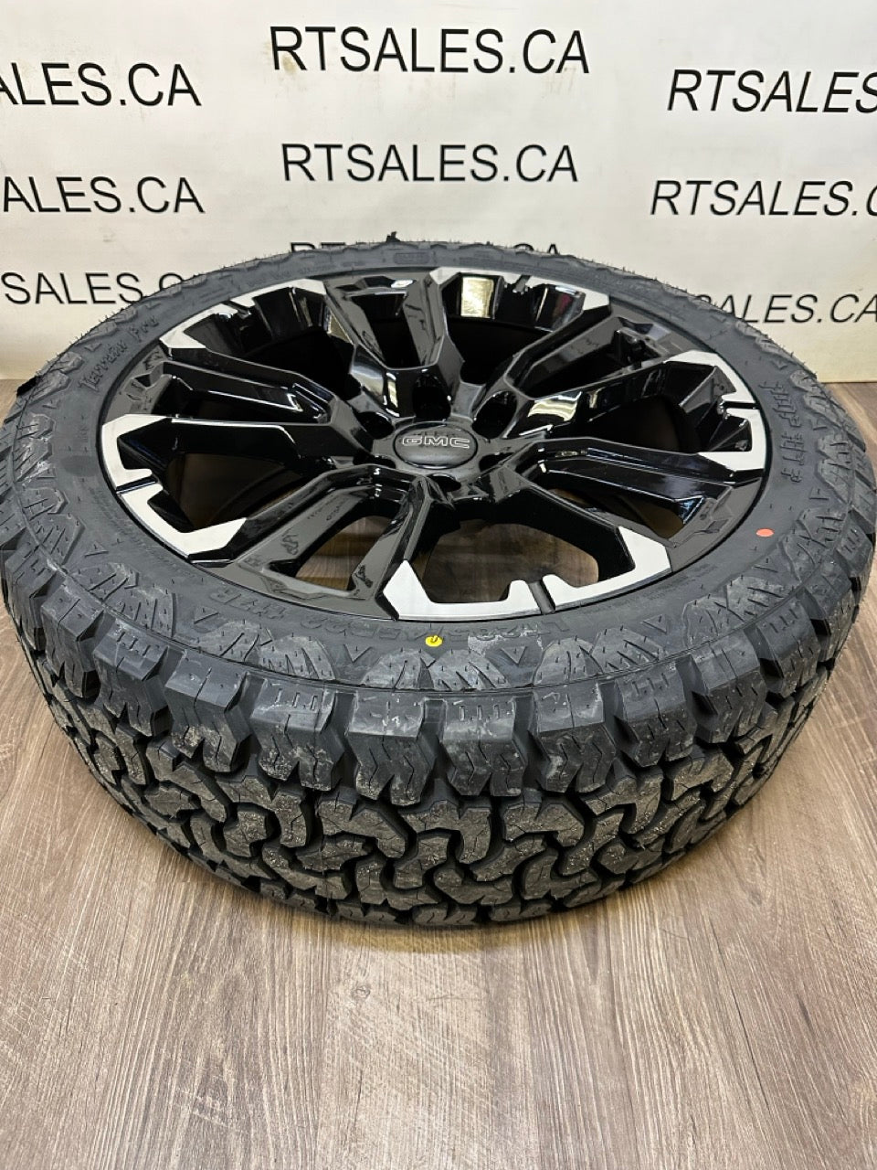 285/45/22 tires 22x9 GMC Chevy 1500 Replika Rims 6x139.7