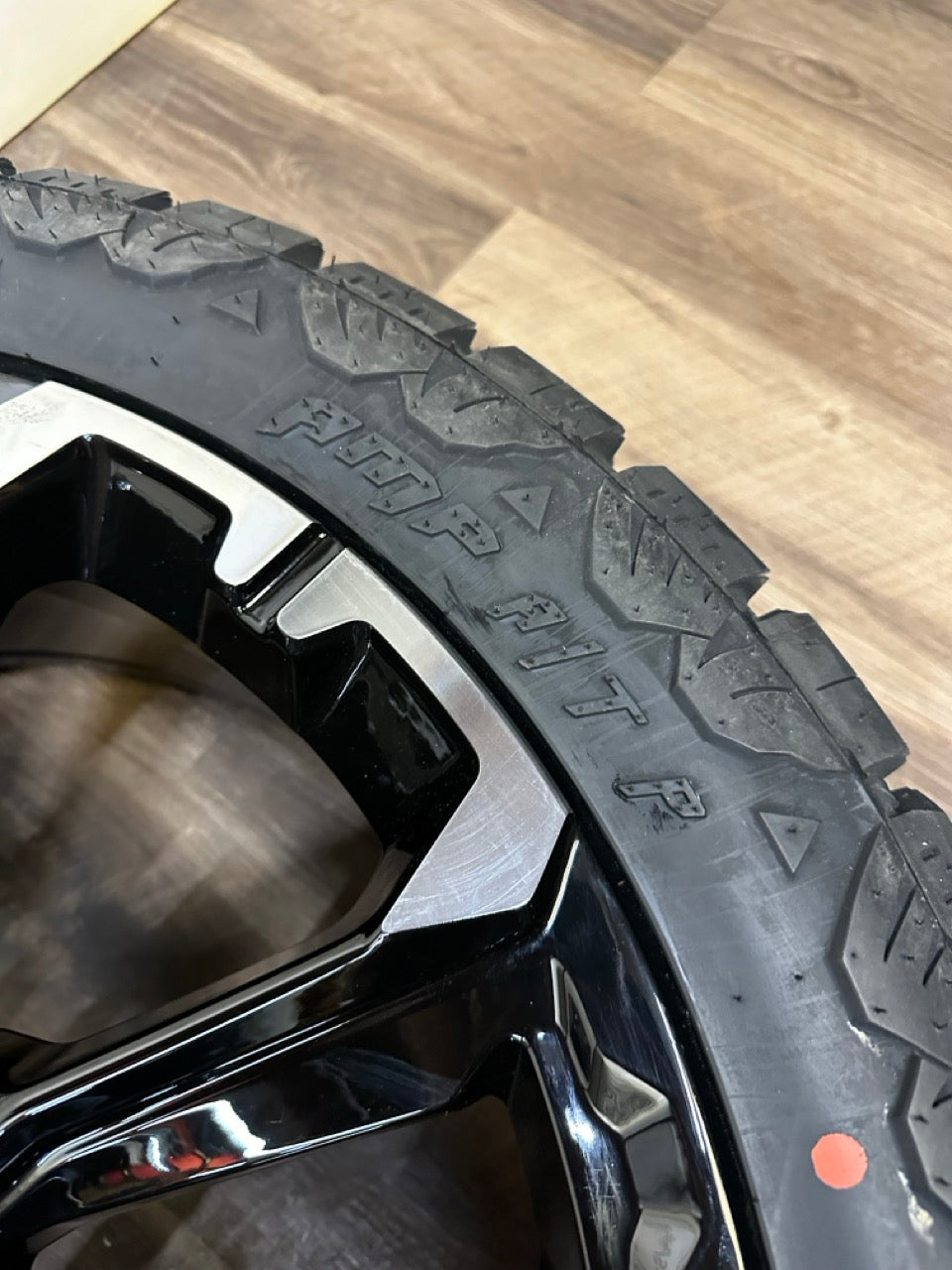 285/45/22 tires 22x9 GMC Chevy 1500 Replika Rims 6x139.7