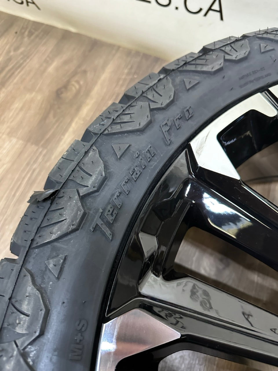 285/45/22 tires 22x9 GMC Chevy 1500 Replika Rims 6x139.7