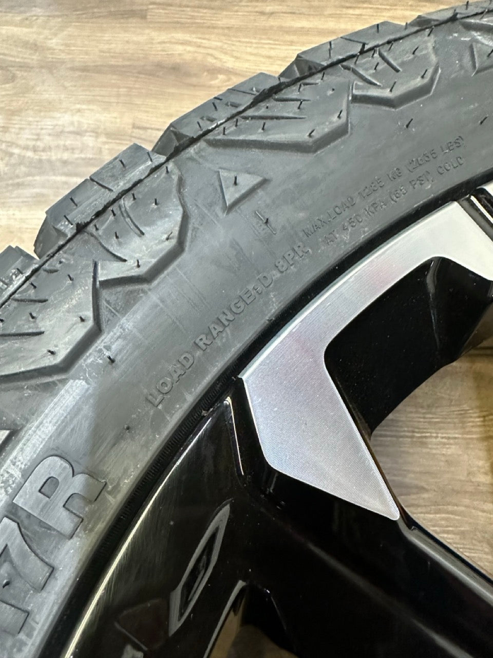 285/45/22 tires 22x9 GMC Chevy 1500 Replika Rims 6x139.7