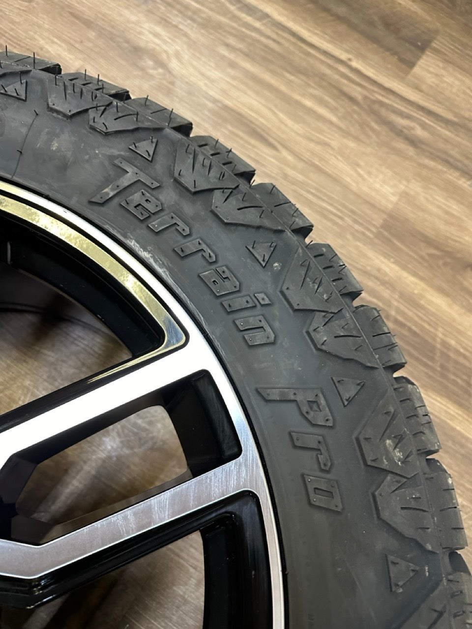 275/55/20 tires 20x9 Replika AT4 Chevy GMC Rims 6x139.7
