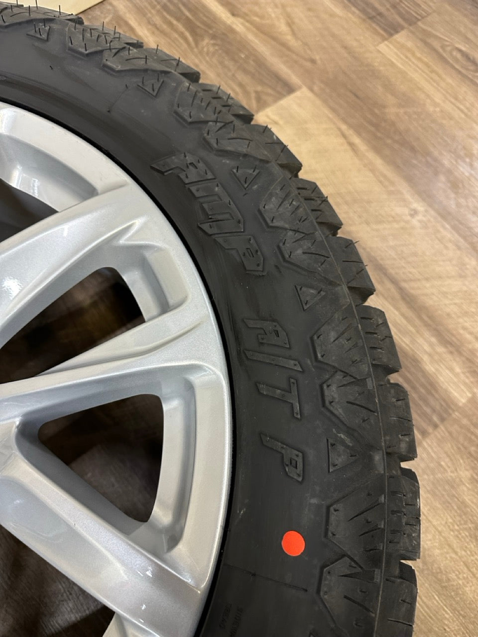 275/55/20 All season tires on rims Chevy GMC 1500