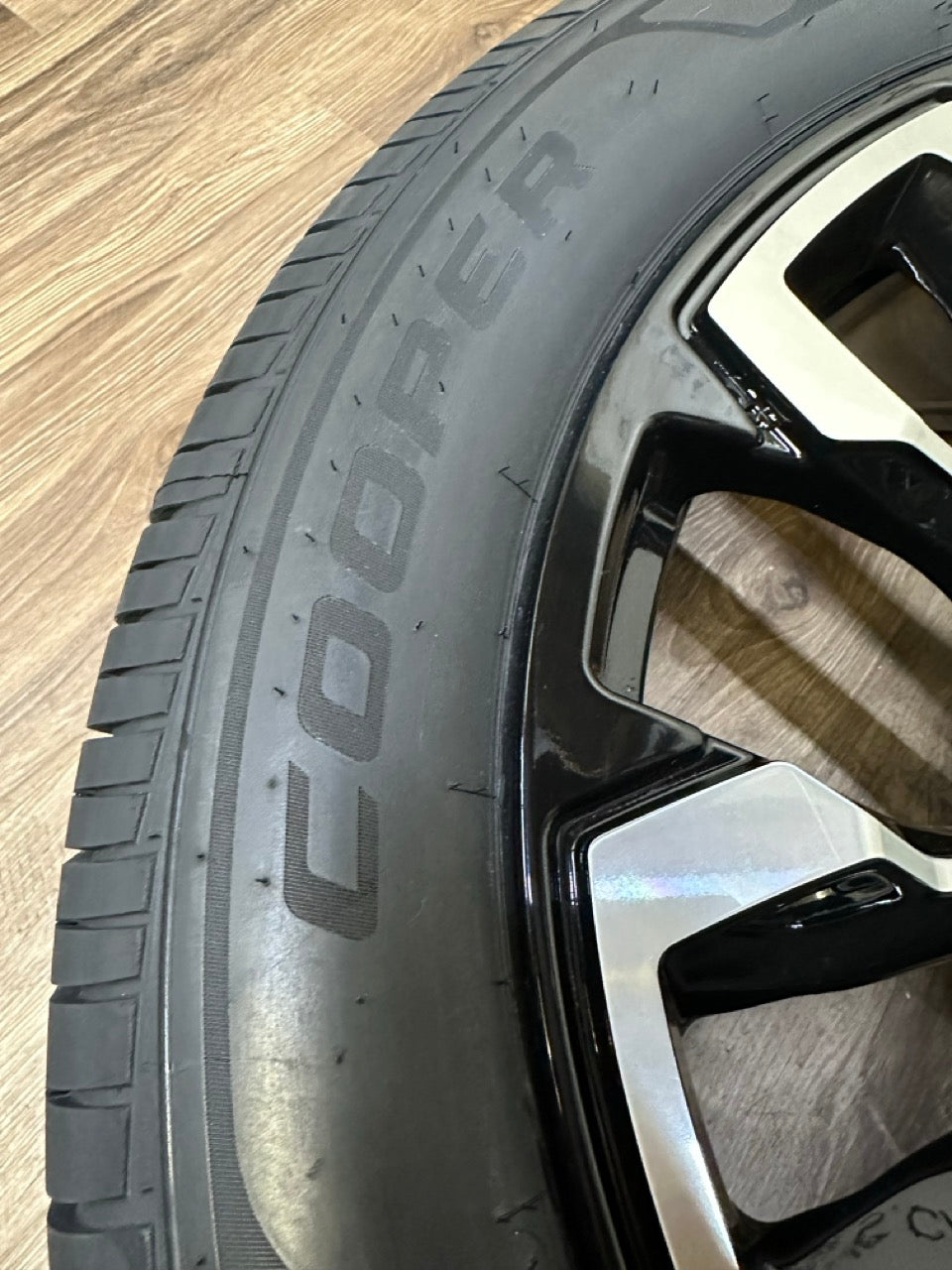 275/50/22 tires 22x9 GMC Chevy 1500 Replika Rims 6x139.7