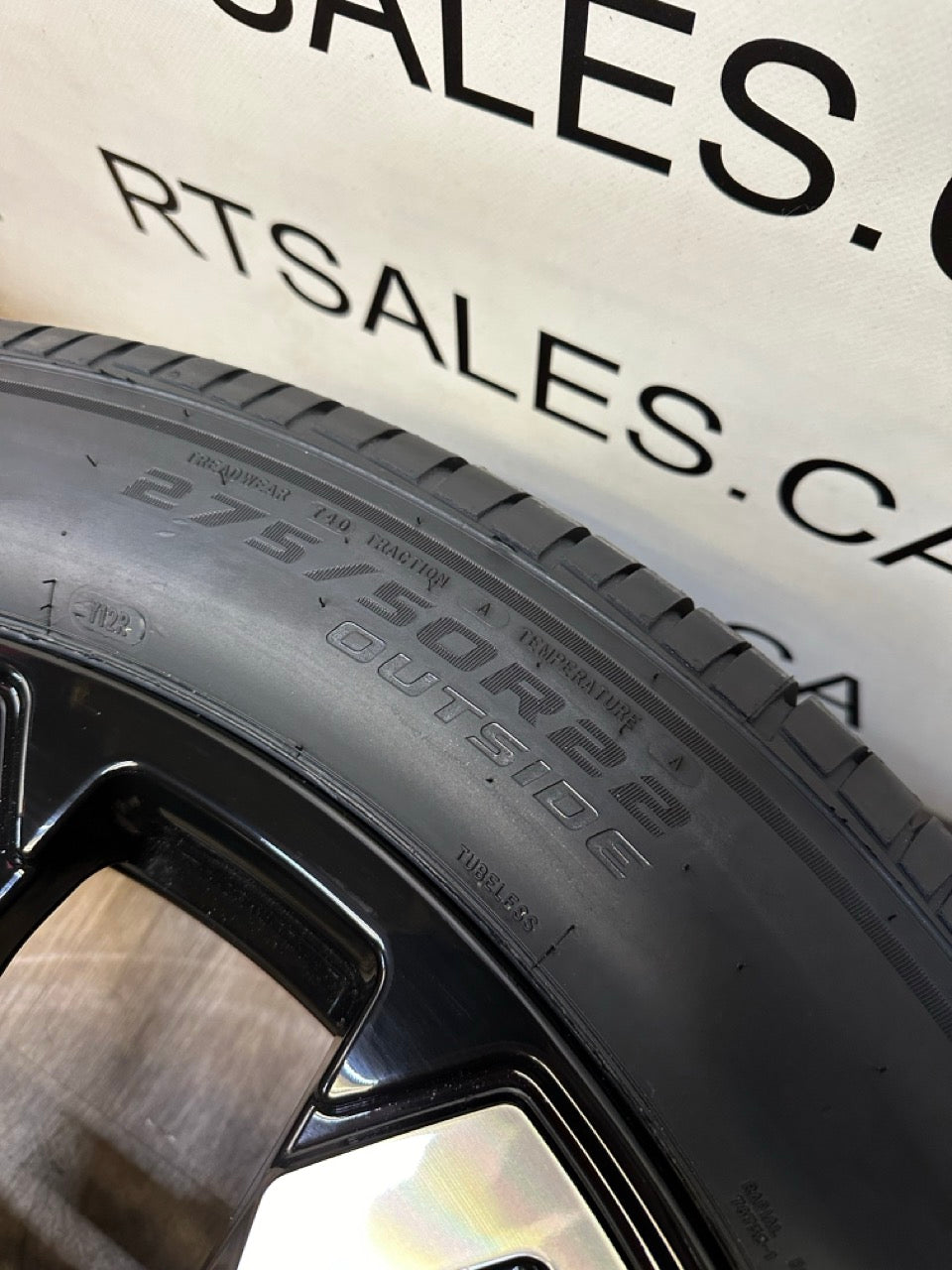 275/50/22 tires 22x9 GMC Chevy 1500 Replika Rims 6x139.7