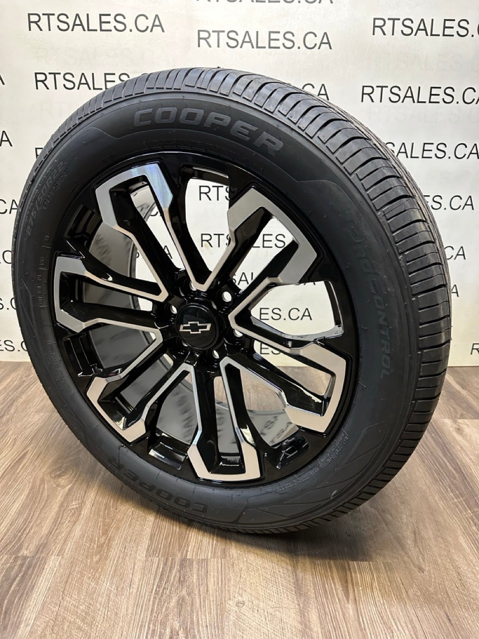 275/50/22 tires 22x9 GMC Chevy 1500 Replika Rims 6x139.7