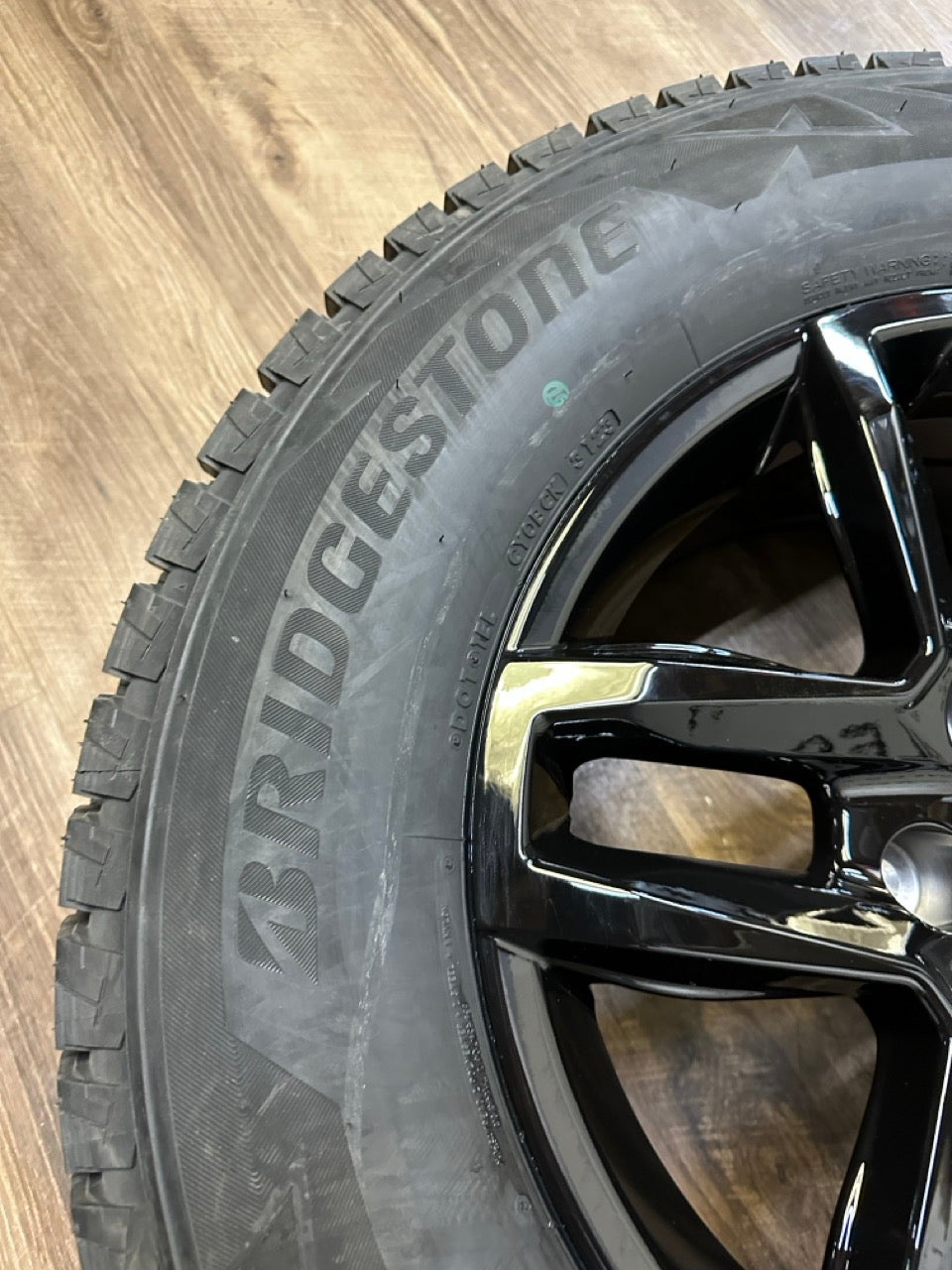 275/65/18 Bridgestone WINTER tires rims Ram 1500
