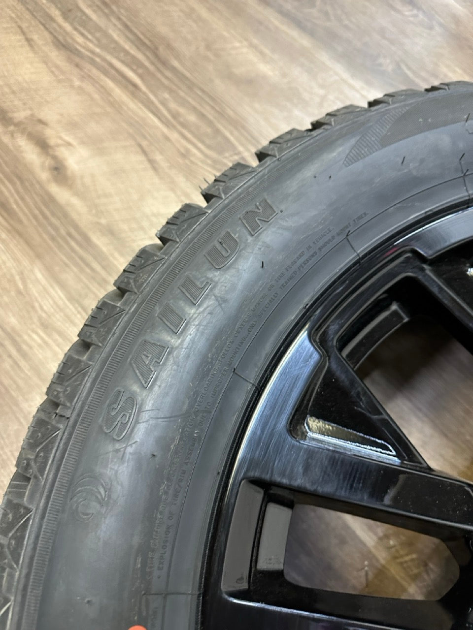 275/55/20 Sailun Winter tires on rims Chevy GMC 1500