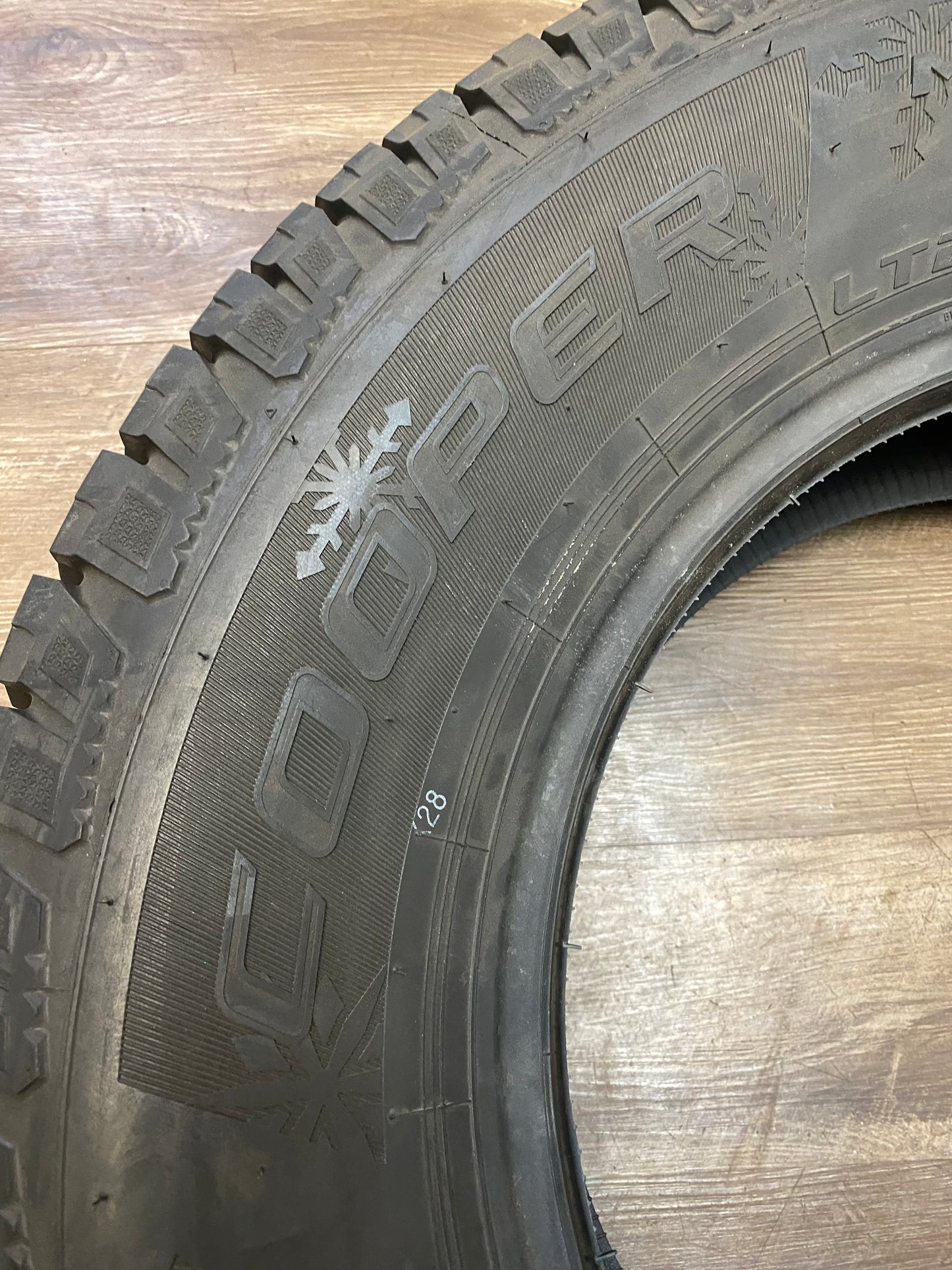 LT 275/70/18 Cooper DISCOVERER SNOW CLAW E Studdable Winter Tires - R&T Sales