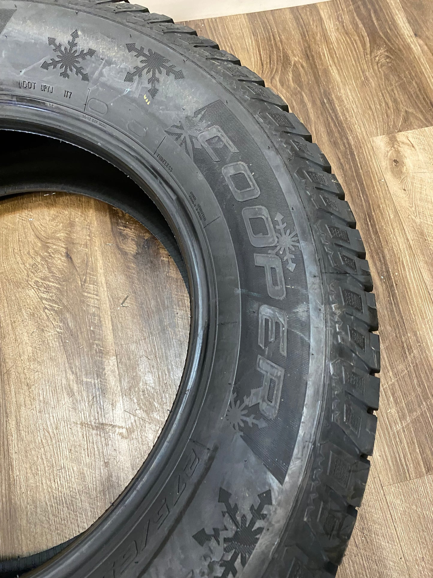275/65/18 Cooper Discoverer Snow Claw Winter 18 inch Tires