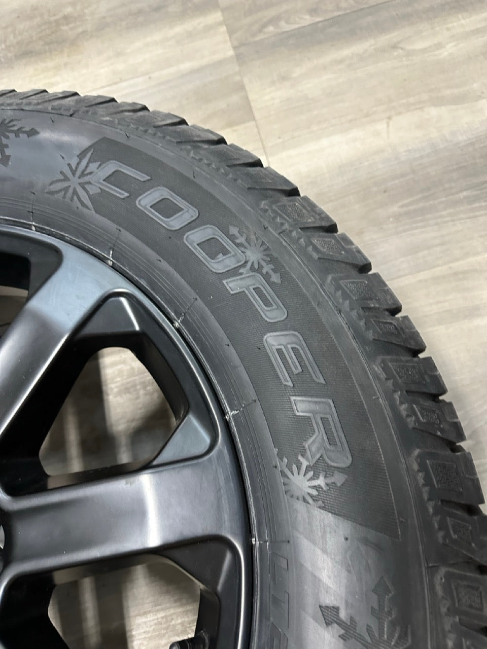 275/65/20 WINTER tires 20x8 Dodge Ram 2500/3500 Rims 8x165