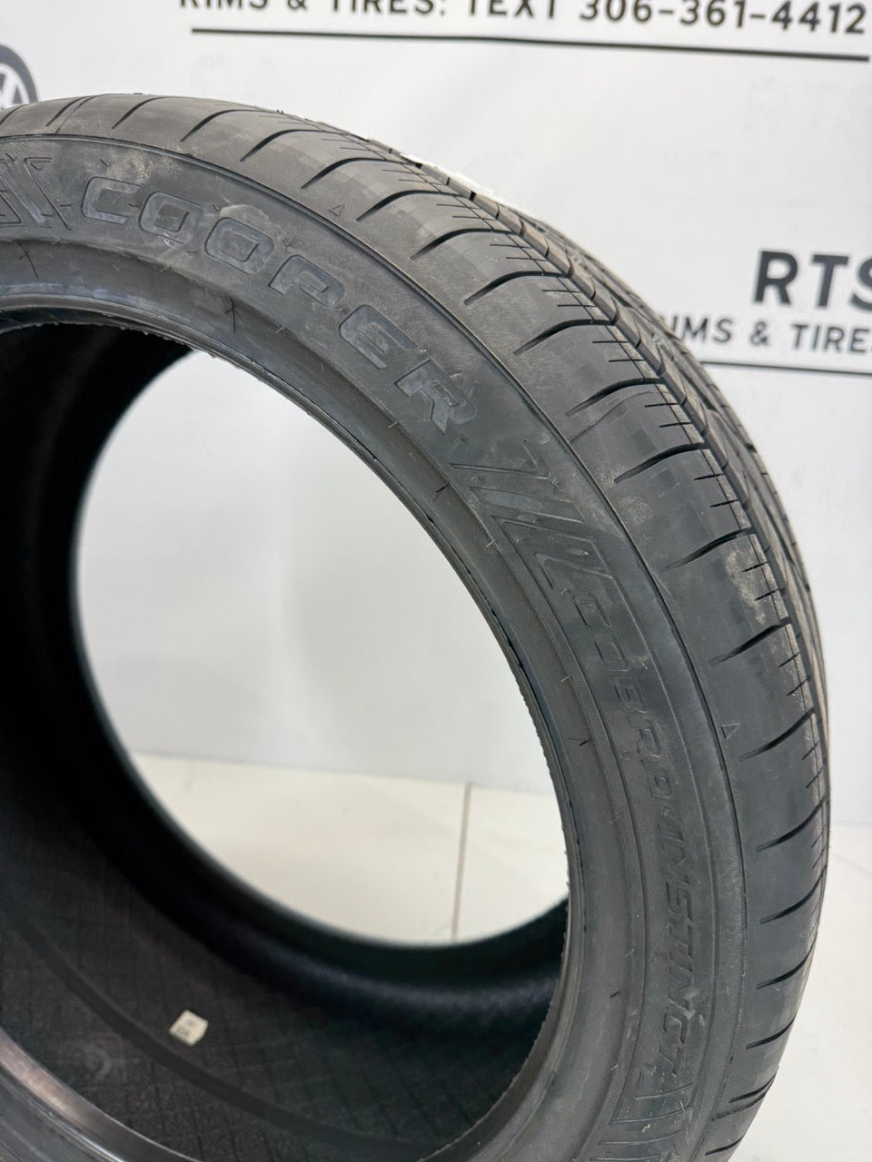 235/35/19 Cooper Cobra Instinct All Season