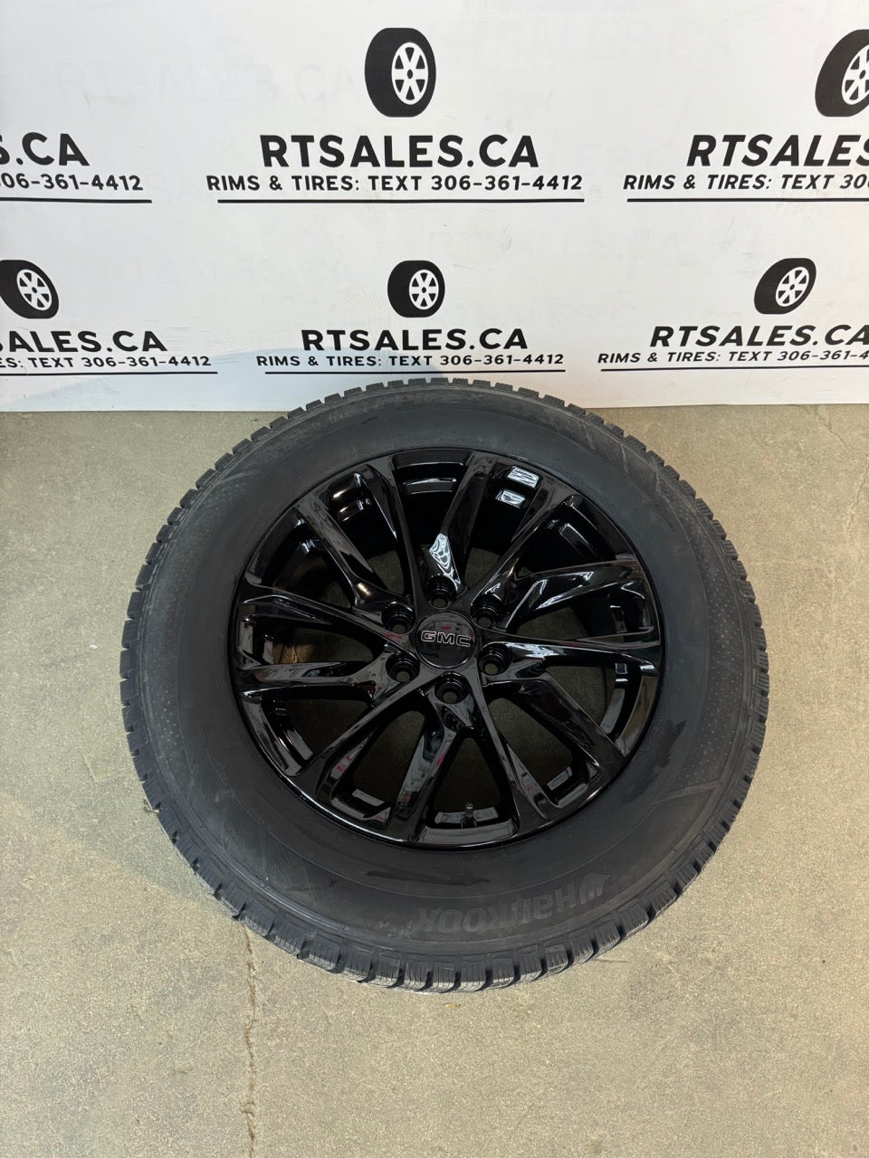 275/60/20 Studded Winter tires on rims Chevy GMC 1500