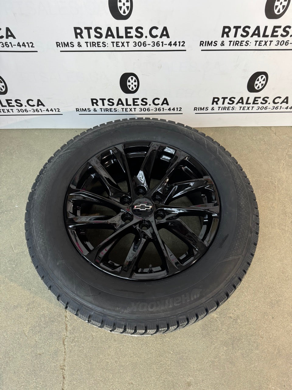 275/60/20 Studded Winter tires on rims Chevy GMC 1500