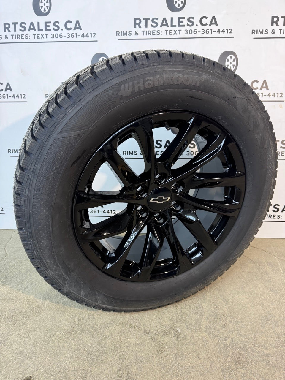 275/60/20 Studded Winter tires on rims Chevy GMC 1500