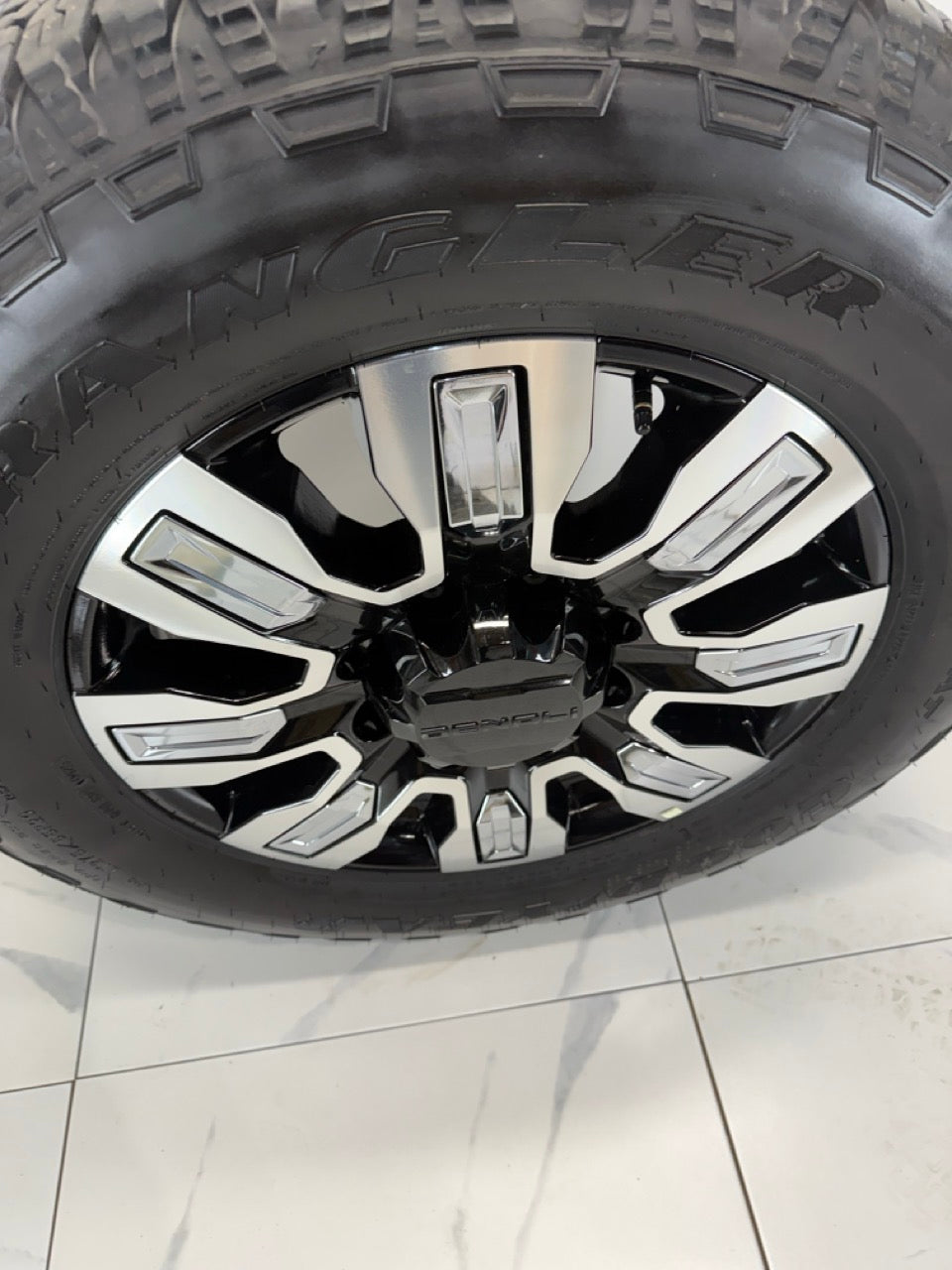 275/65/20 Goodyear 20" GMC Denali Factory Rims 8x180 (Takeoffs)