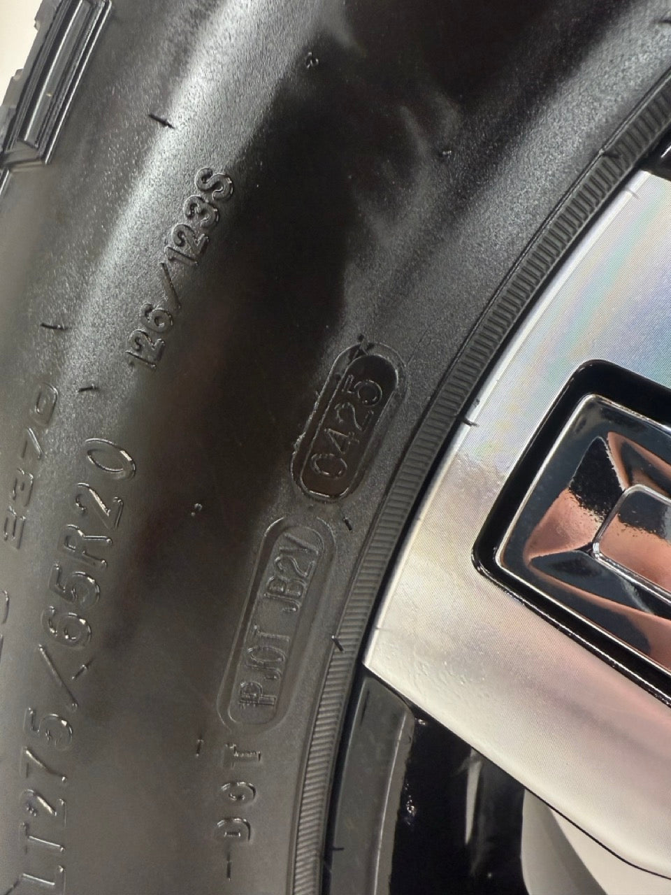 275/65/20 Goodyear 20" GMC Denali Factory Rims 8x180 (Takeoffs)