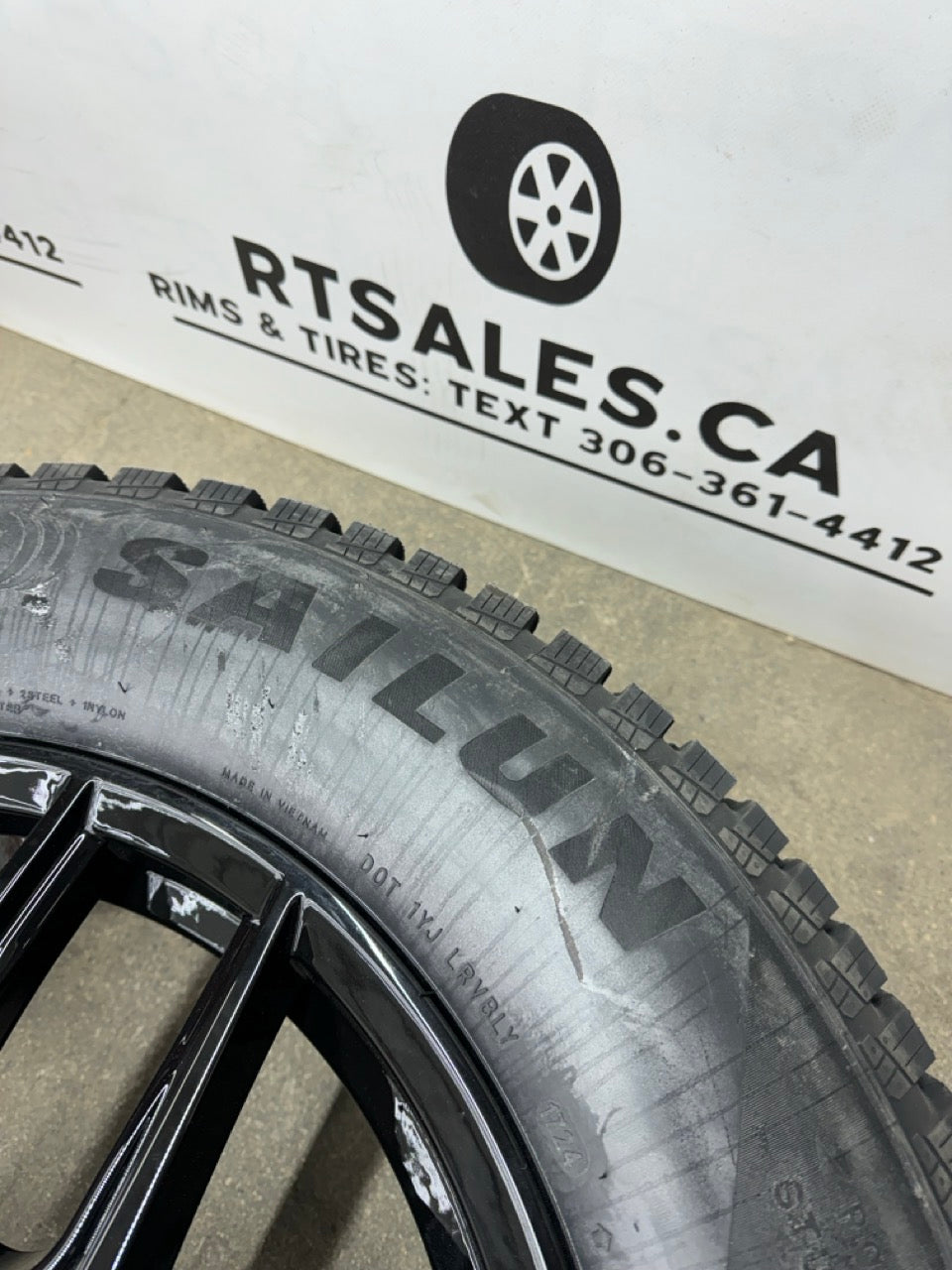 255/65/18 WINTER TIRES rims 5x114.3 Ford Explorer