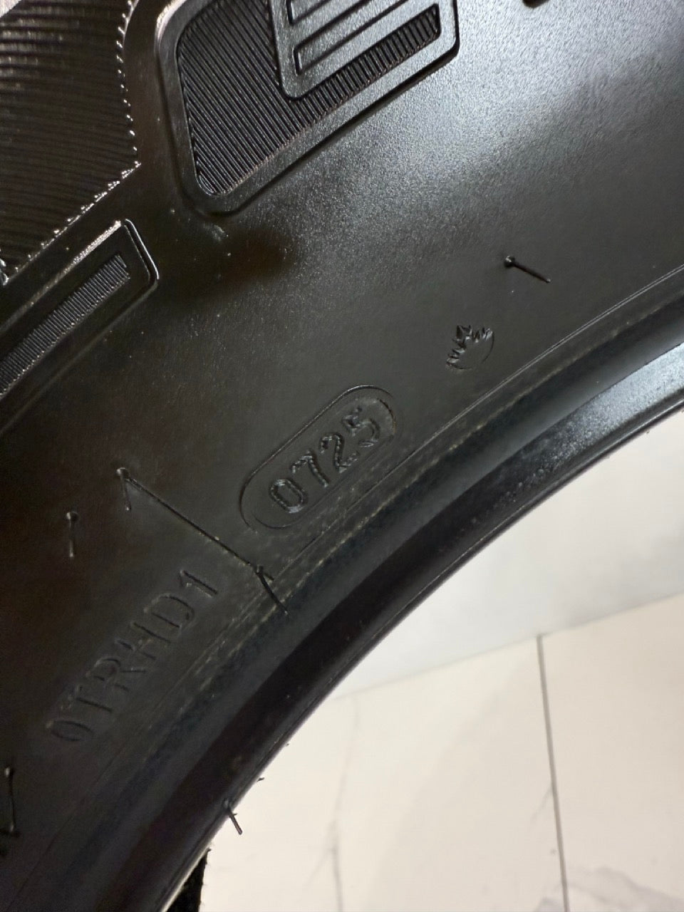 275/65/20 Bridgestone Dueler E Tires. (takeoffs)