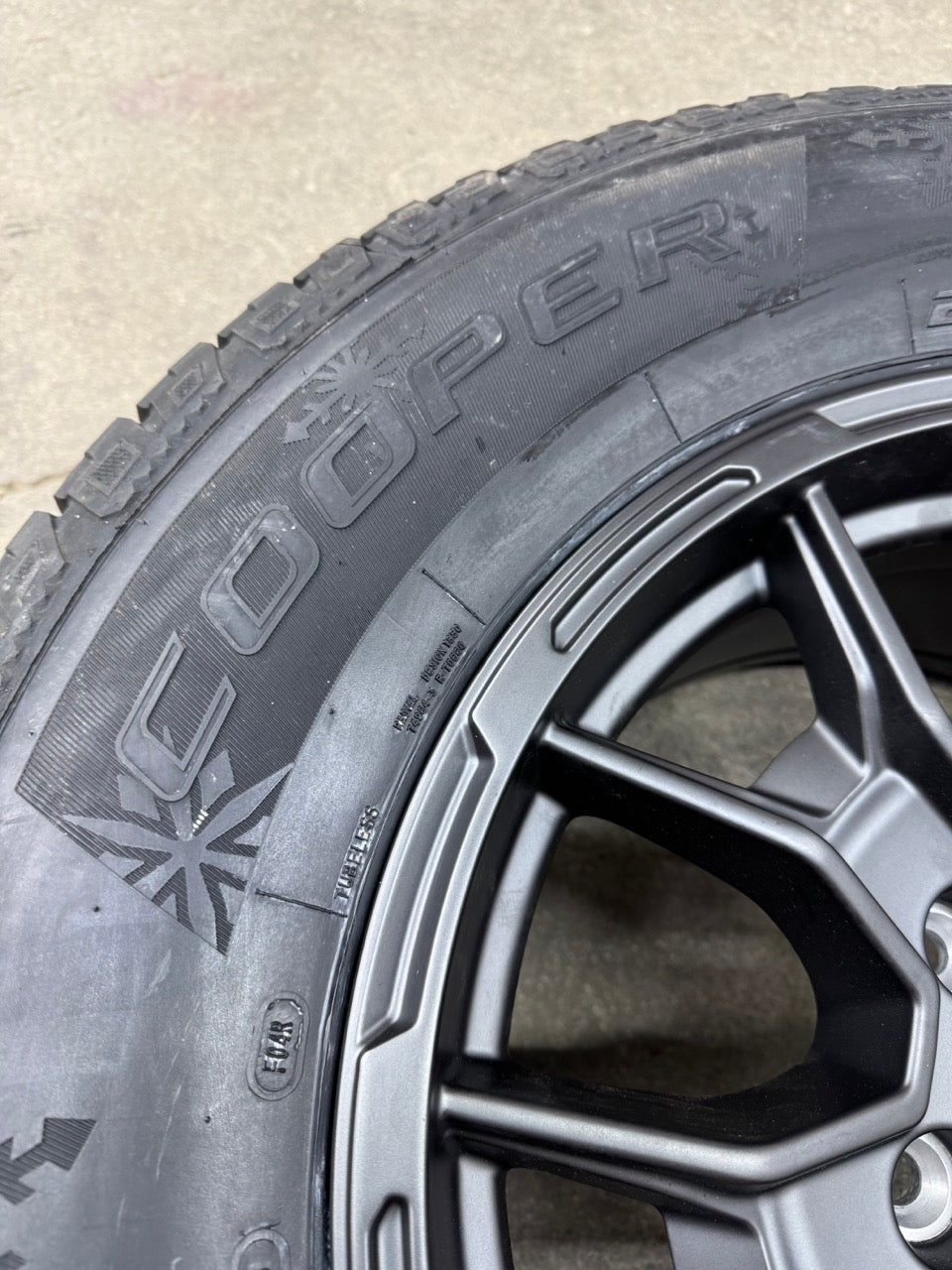 265/70/17 Cooper Winter tires Ford Bronco Rims 6x139.7 ranger
