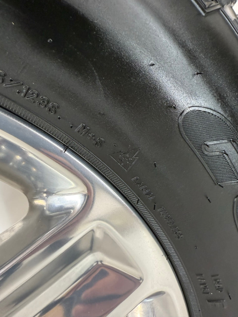 275/65/20 Tires GMC CHEVY High Country Rims 8x180. 2500 3500 TAKEOFFS