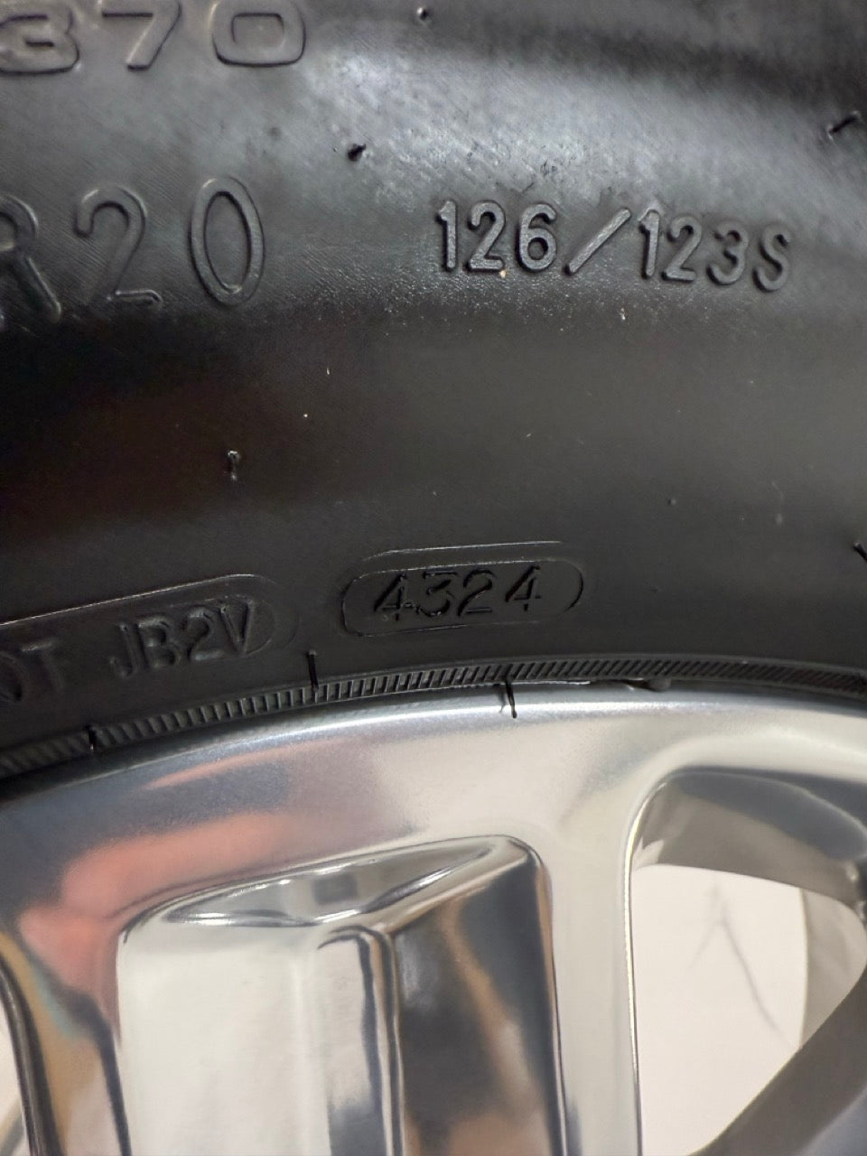 275/65/20 Tires GMC CHEVY High Country Rims 8x180. 2500 3500 TAKEOFFS