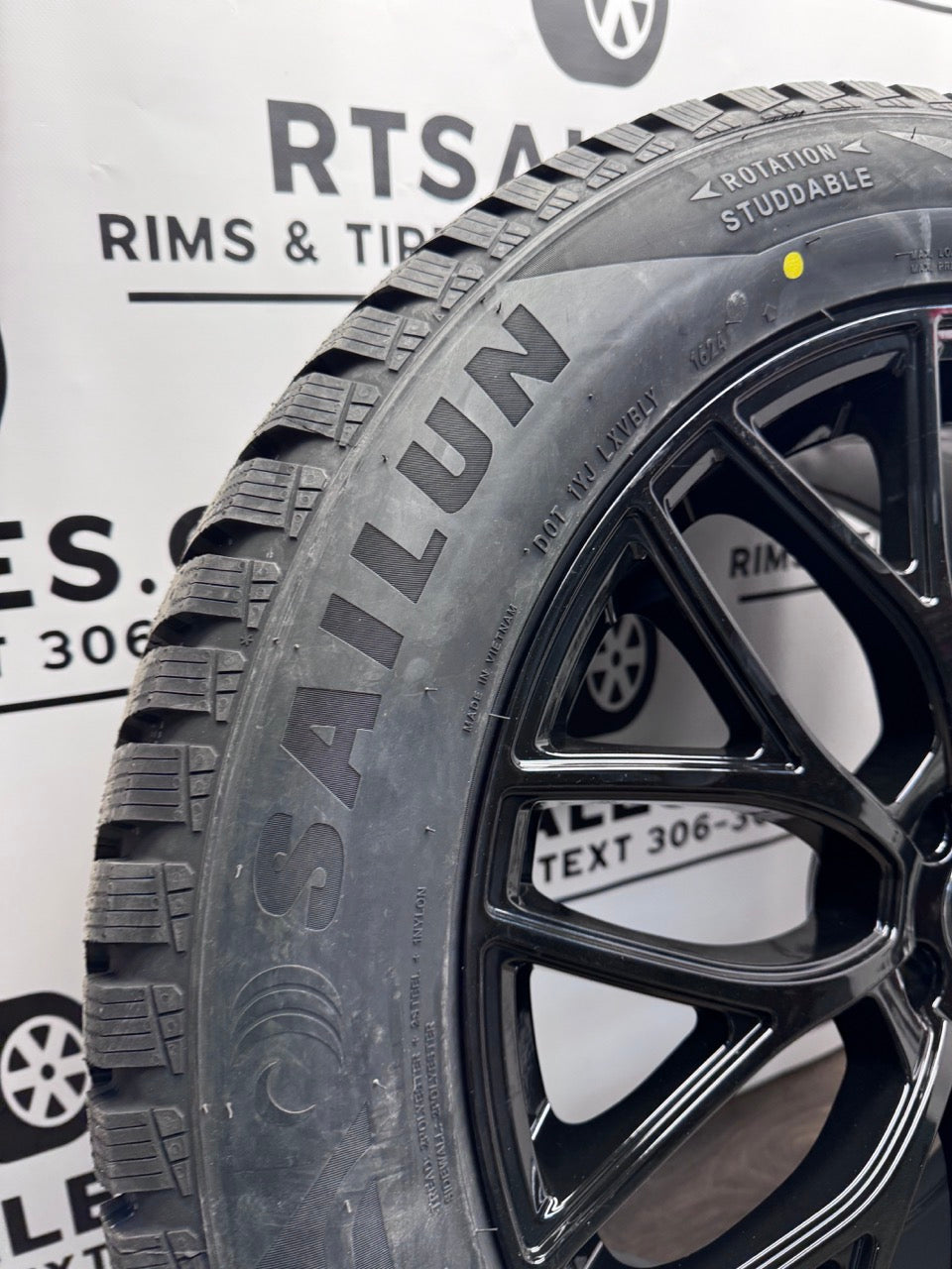 255/55/20 winter tires 20x8.5 Rims 5x120 Toyota grand Highlander