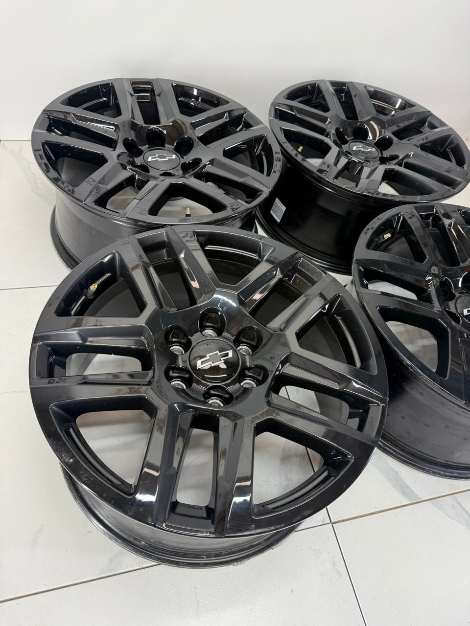 20x9 Chevy OEM Rims 6x139.7 (Ligh use) GMC Cadillac