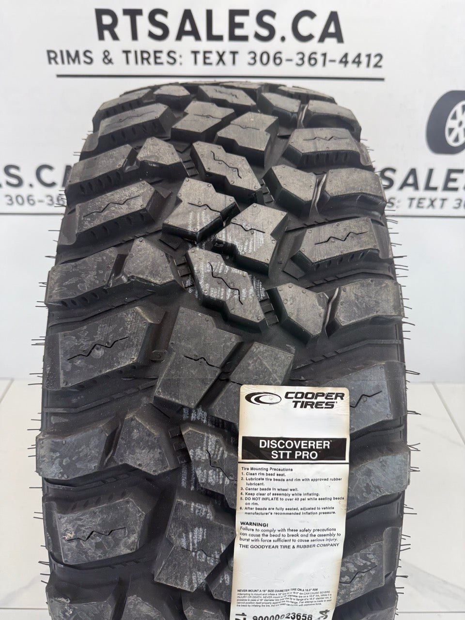 LT 33x12.5x15 Cooper Discoverer STT PRO C All Season