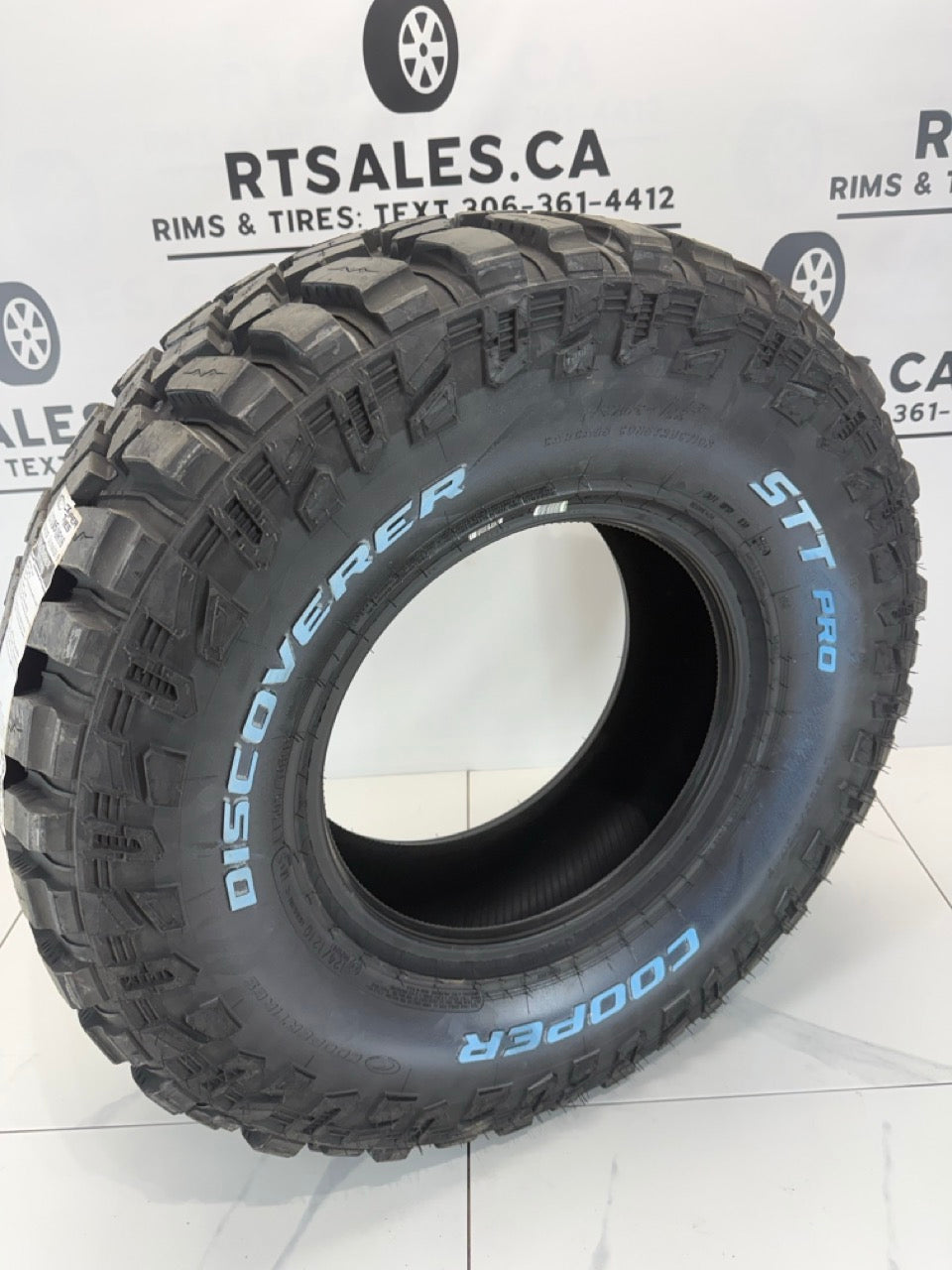 LT 35x12.5x17 Cooper Discoverer STT PRO E All Season