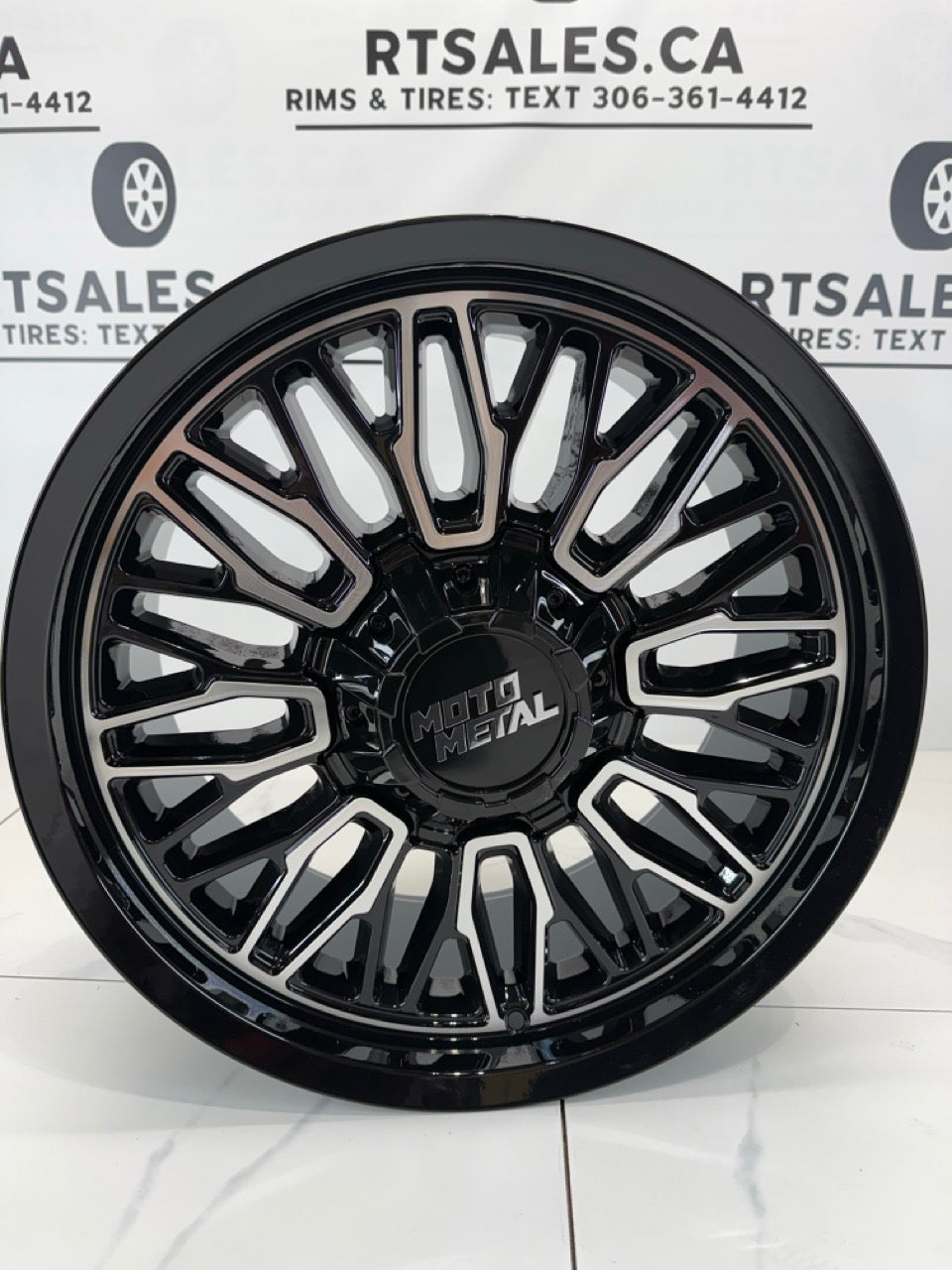 20x9 Moto Metal Stinger Rims 8x170