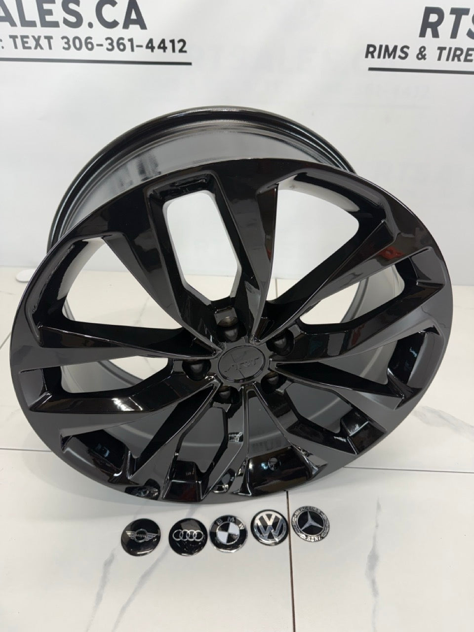 ART Replica ONE R325 gloss black rim side view