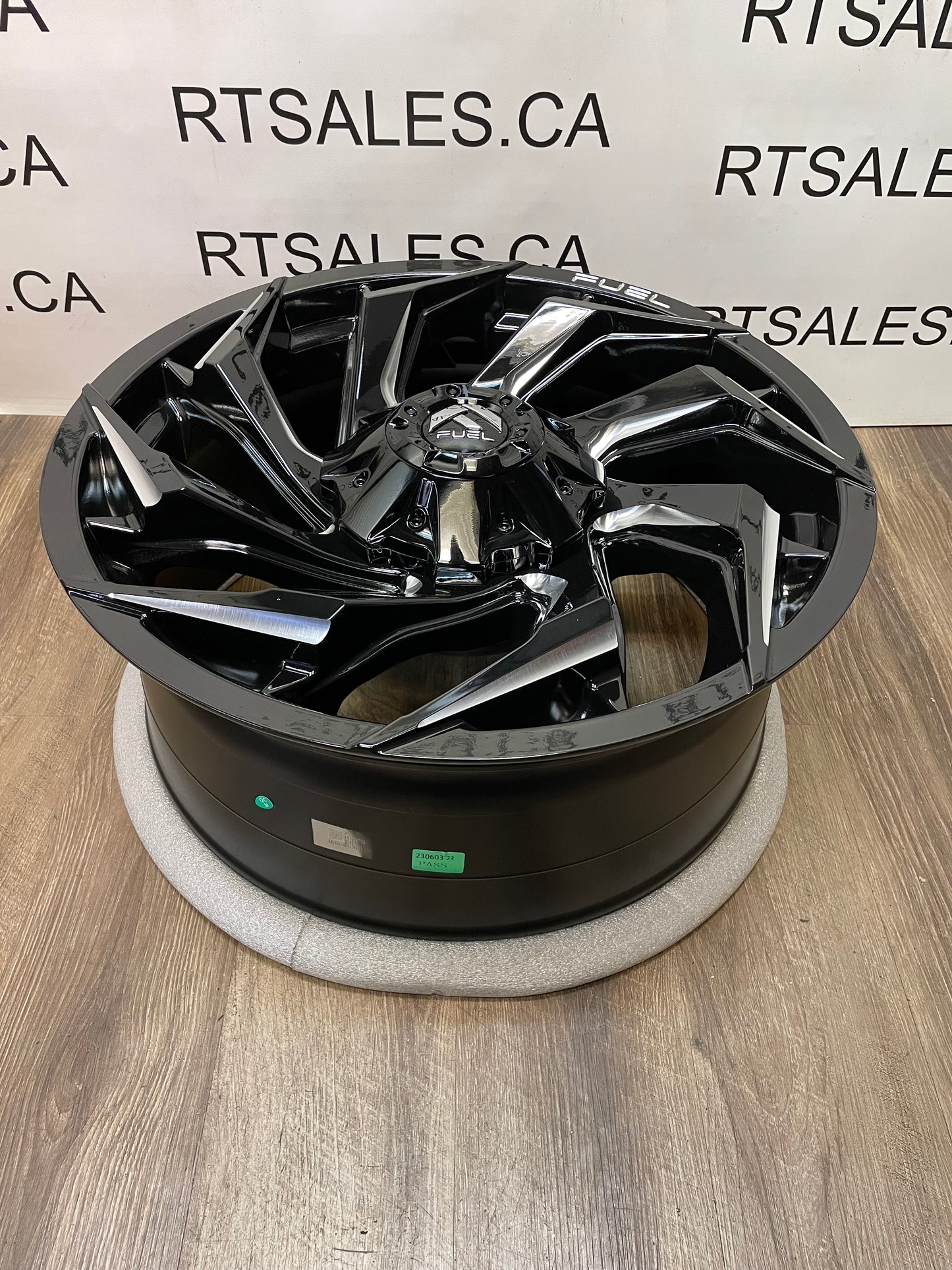 20x9 Fuel Reaction Rims 8x170 Ford F250 F350 Super Duty