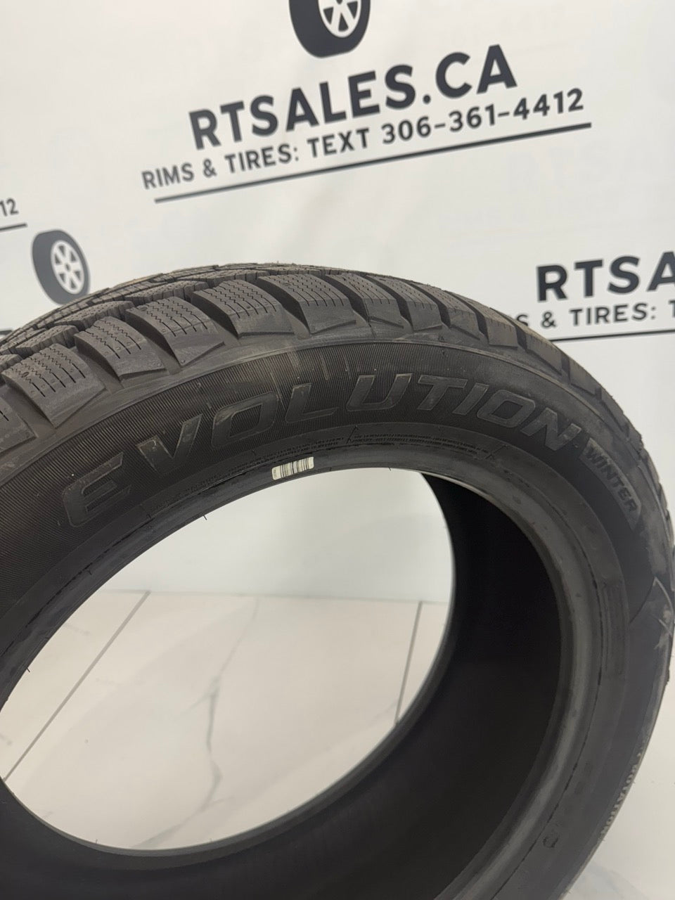 235/60/18 Cooper EVOLUTION WINTER Studdable Winter Tires
