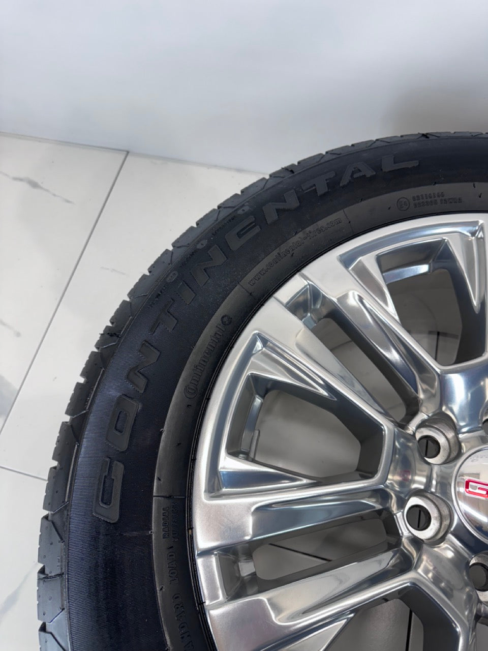 275/60/20 Continental tires GMC Chevy 1500 20 inch rims (Takeoffs)