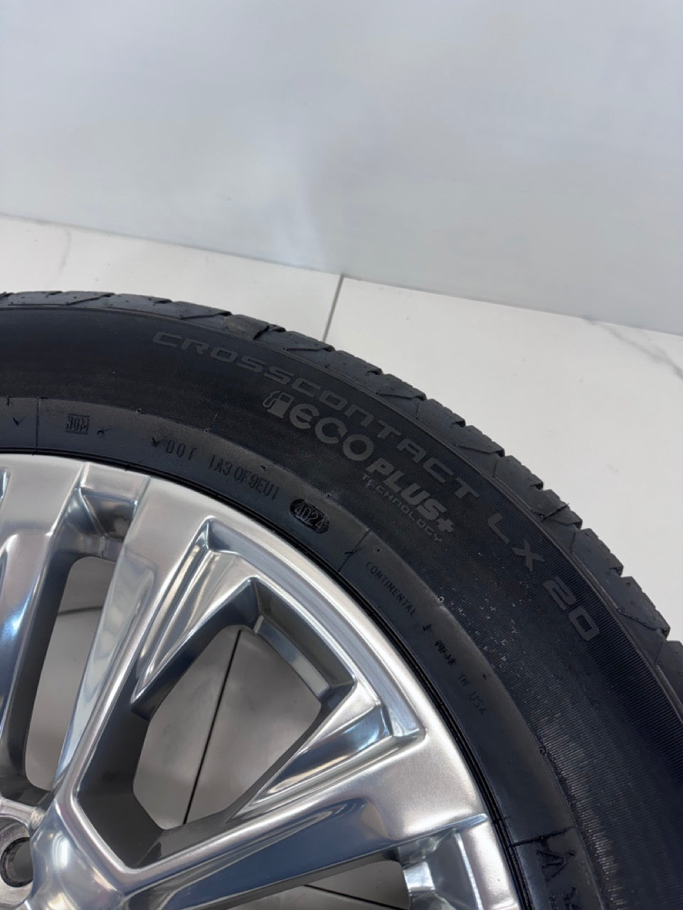 275/60/20 Continental tires GMC Chevy 1500 20 inch rims (Takeoffs)