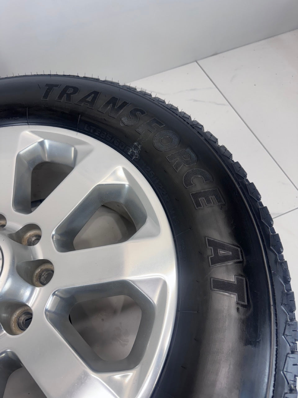 LT 285/60/20 Firestone tires Dodge Ram 2500 3500 rims / 8x165 (Used)