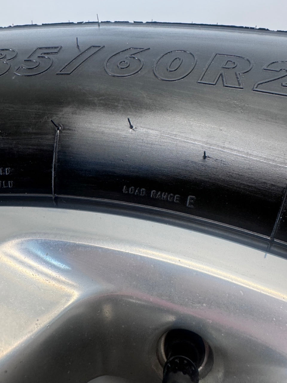 LT 285/60/20 Firestone tires Dodge Ram 2500 3500 rims / 8x165 (Used)