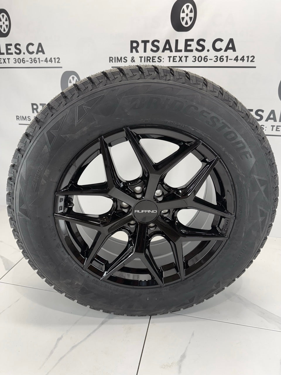 255/65/18 Bridgestone Blizzak Tires x8 Rims 6x120